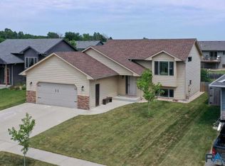 428 N Perry Ln, Harrisburg, SD 57032