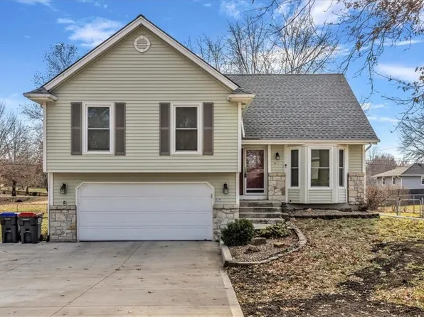 15319 Cedar St, Basehor, KS 66007