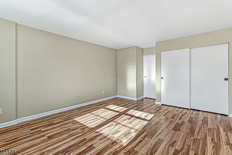 798 Eves Dr #2R — Photo 18