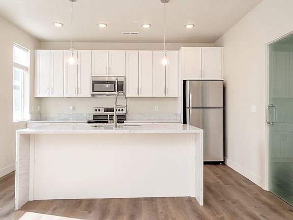 5th image of 896 Monarch View Ln #890