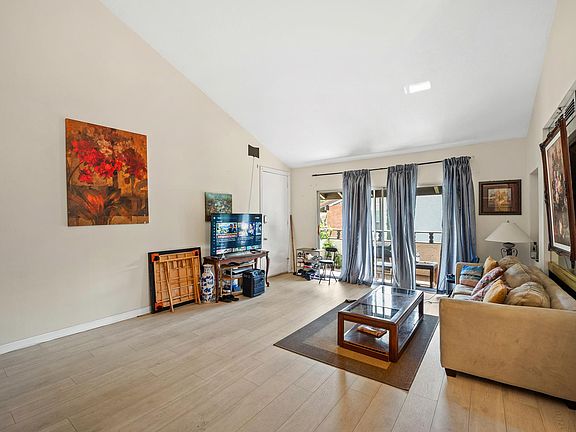 4th image of 31552 Agoura Rd Unit 4