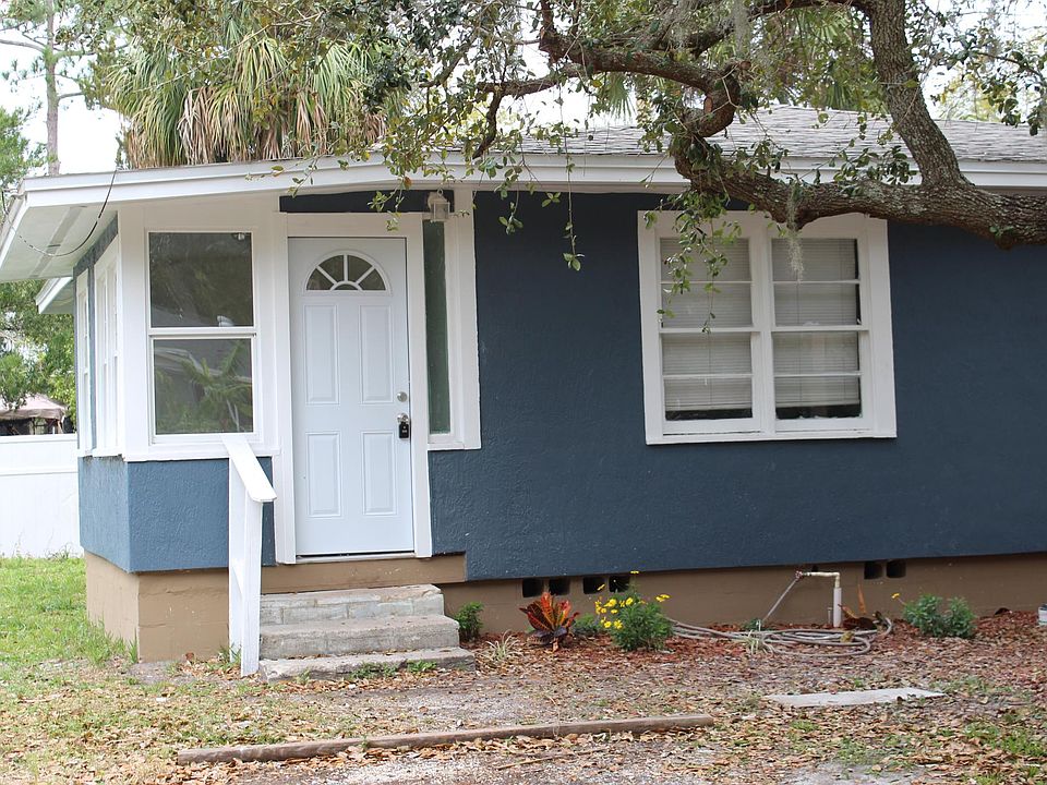 1st image of 300 Roosevelt Dr #A