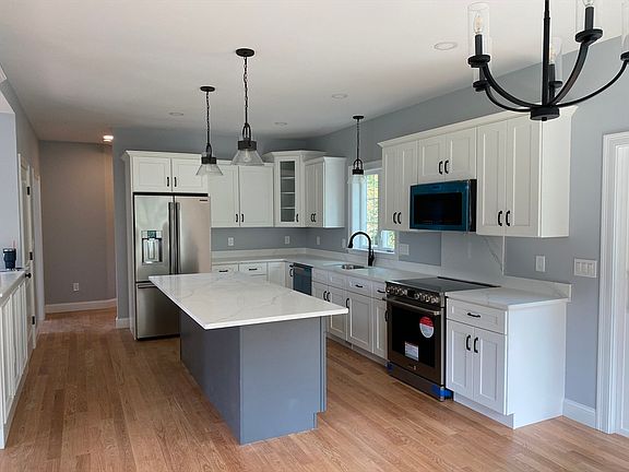 4th image of 9 Stonegate Dr