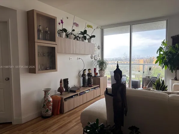 5077 NW 7th St, Miami, FL