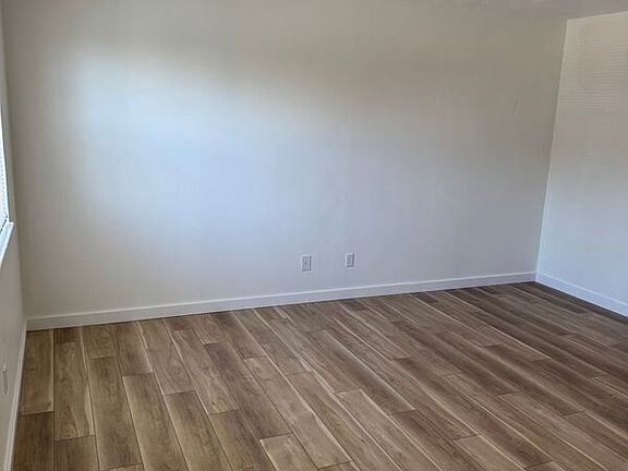 4th image of 615 E Bain St