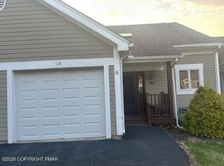 114 Duck Hollow Cir, Stroudsburg, PA 18360