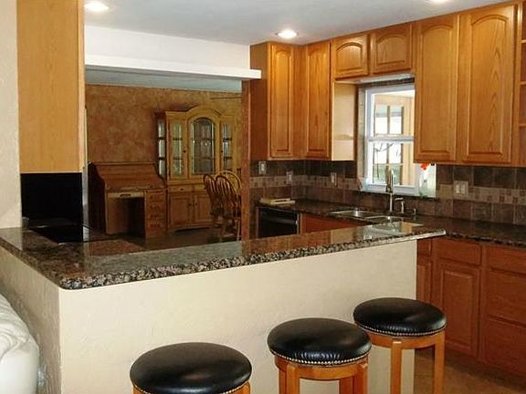 4th image of 559 E Lehigh Dr
