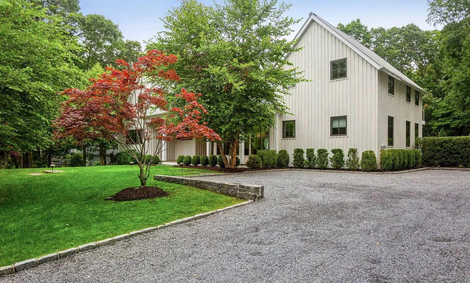 Modern 6 Bedroom Luxury In Sag Harbor Village Watrfront Enclave — Photo 2