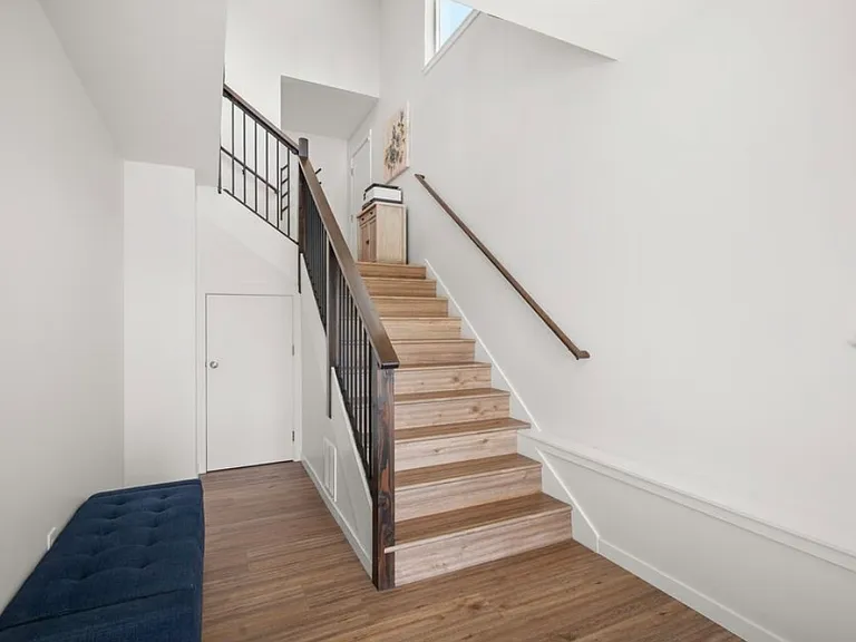 1212 W Cora Ave — Photo 7