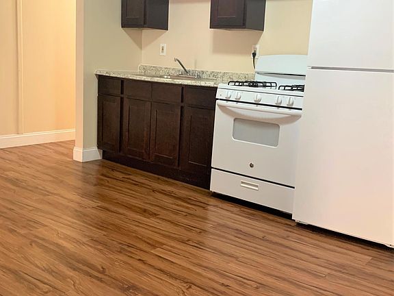 Eat in kitchen with upgraded cabinetry
