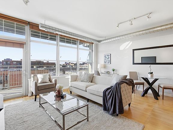 3rd image of 1200 W Monroe St APT 716