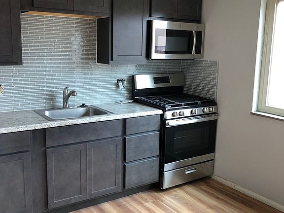 3rd image of 3219 Russell Blvd APT 8