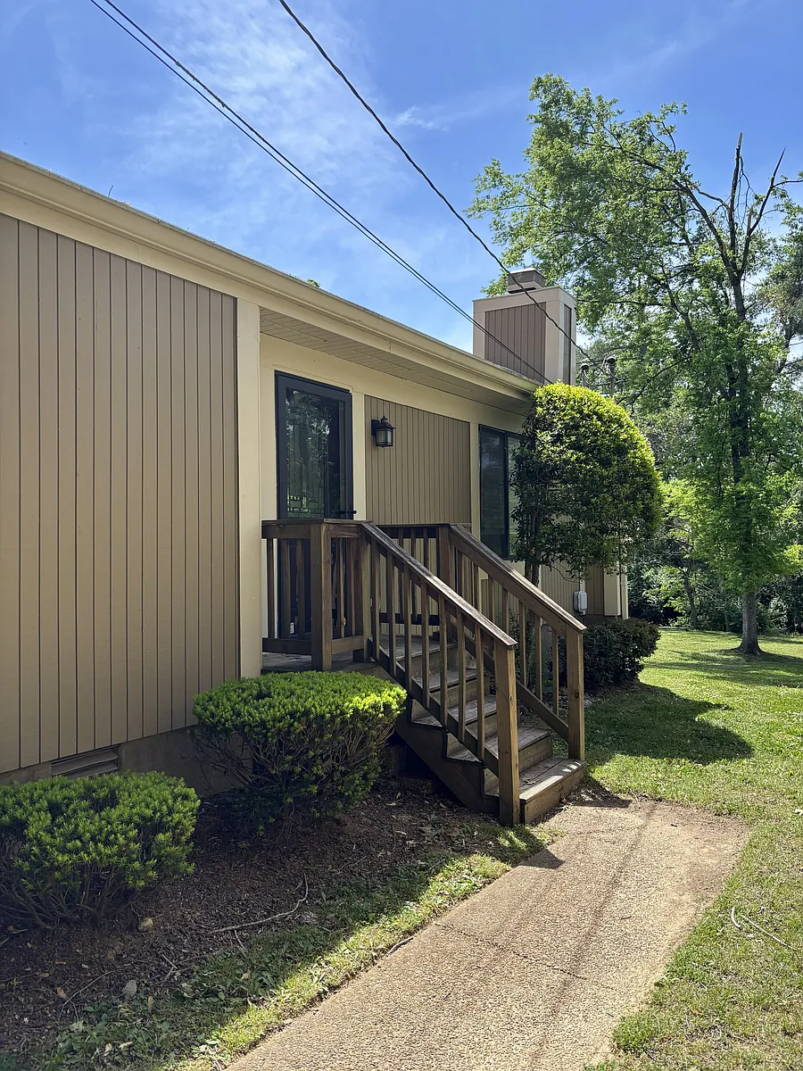 Building Photo - 821 Todd Preis Dr