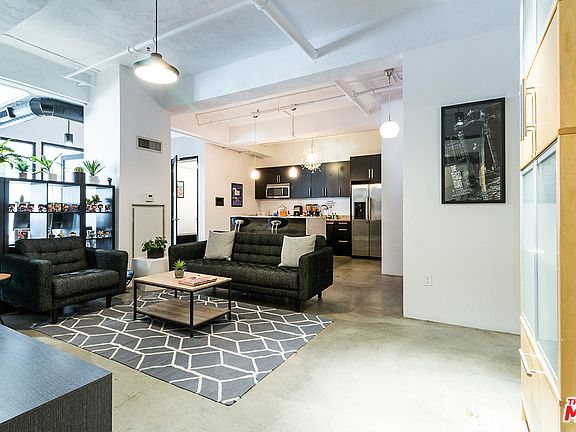 3rd image of 849 South Broadway