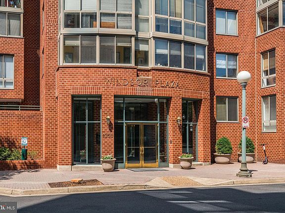 2nd image of 1050 N Taylor St #1-404