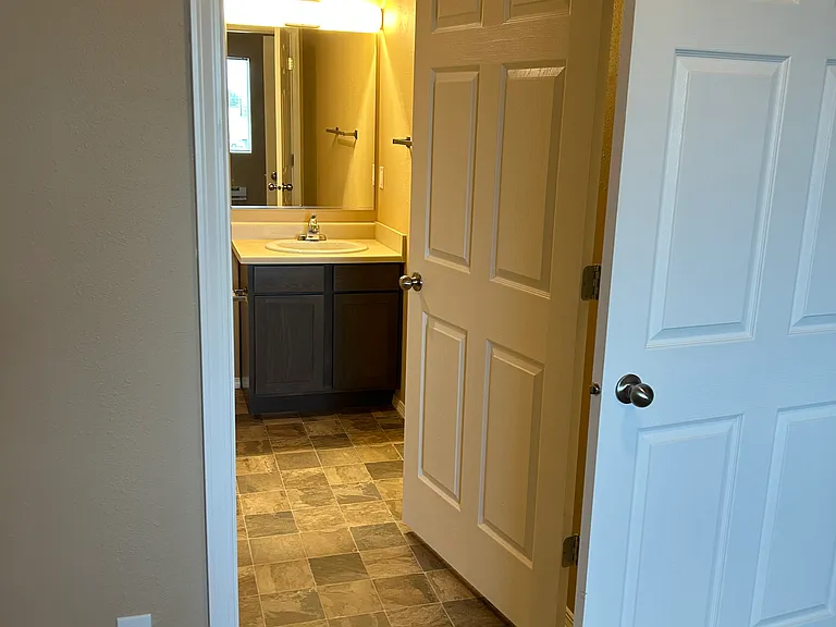 Samuelson Place Apartments — Photo 7
