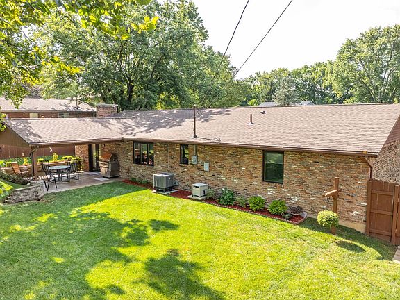 4th image of 2452 E Highwood Dr