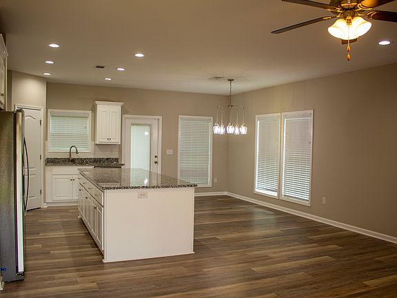 5th image of 107 Neenan Dr