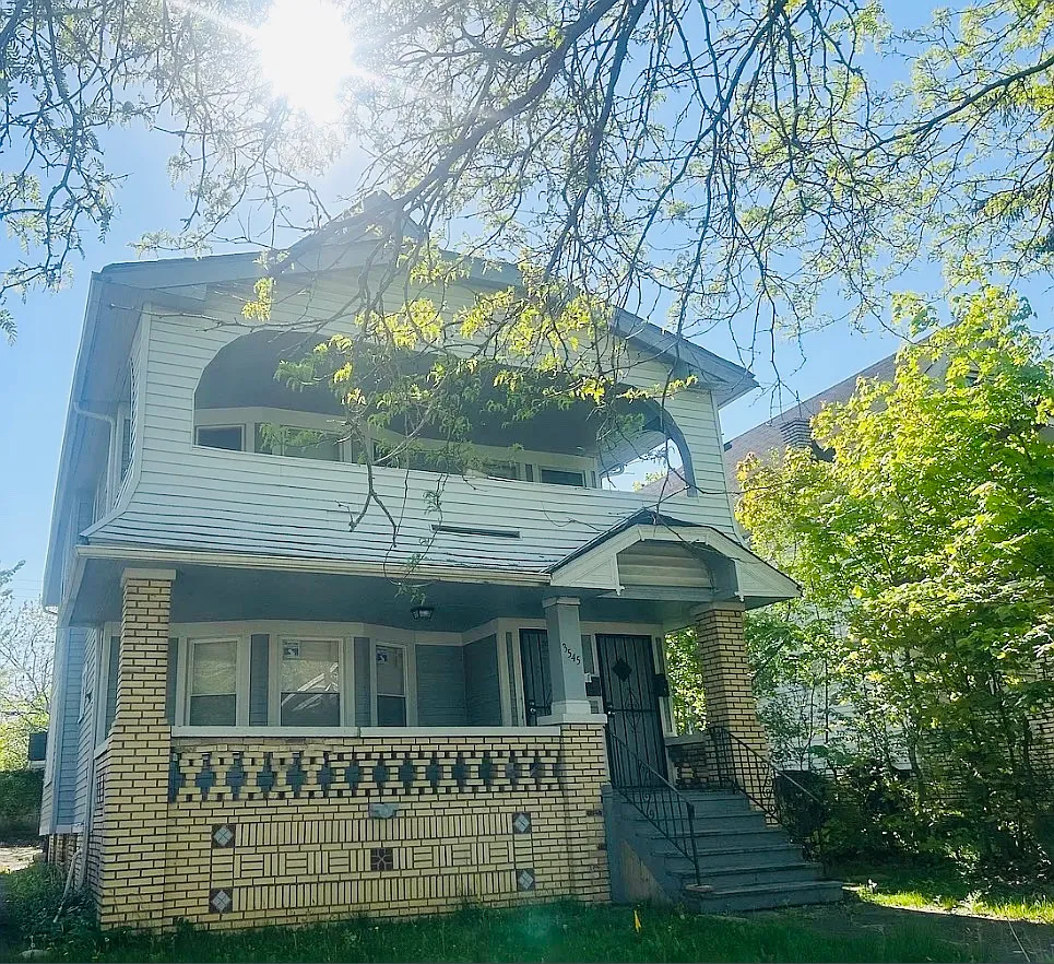 3 bed, $1,350 — Photo 1