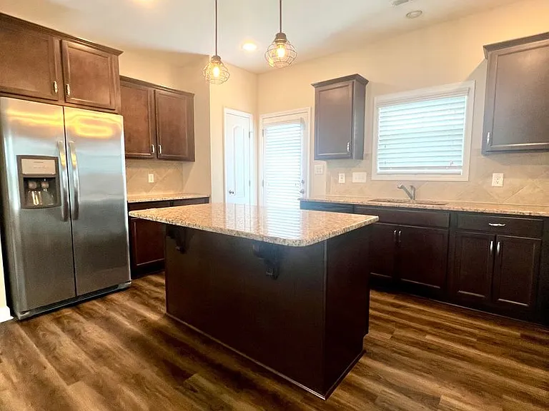 2131 Stafford Dr — Photo 9