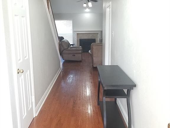 2nd image of 602 Oak Hill Dr