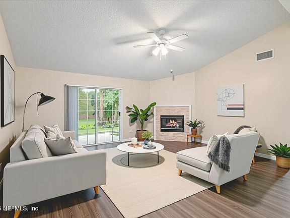 3rd image of 2175 E HOVINGTON Circle