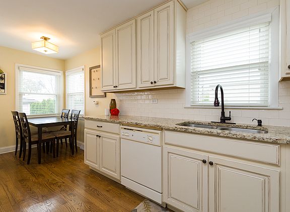 4th image of 6928 W Summerdale Ave