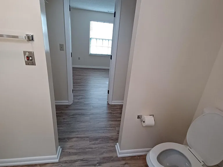 582 Moull St — Photo 13