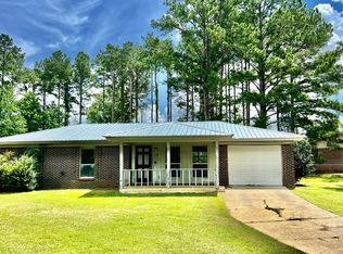 325 Caravan Ln, Dothan, AL 36303