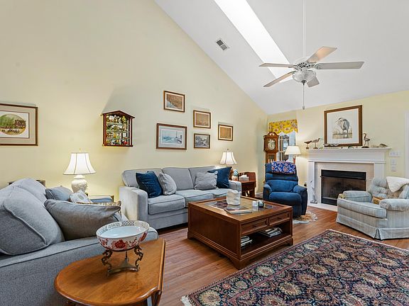 2nd image of 4550 Eastport Blvd. #202