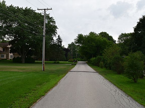 3rd image of 680 Echo Ln