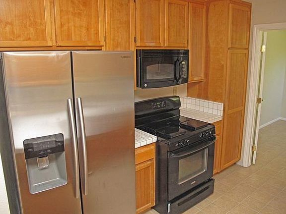 5th image of 242 Dartmouth Way