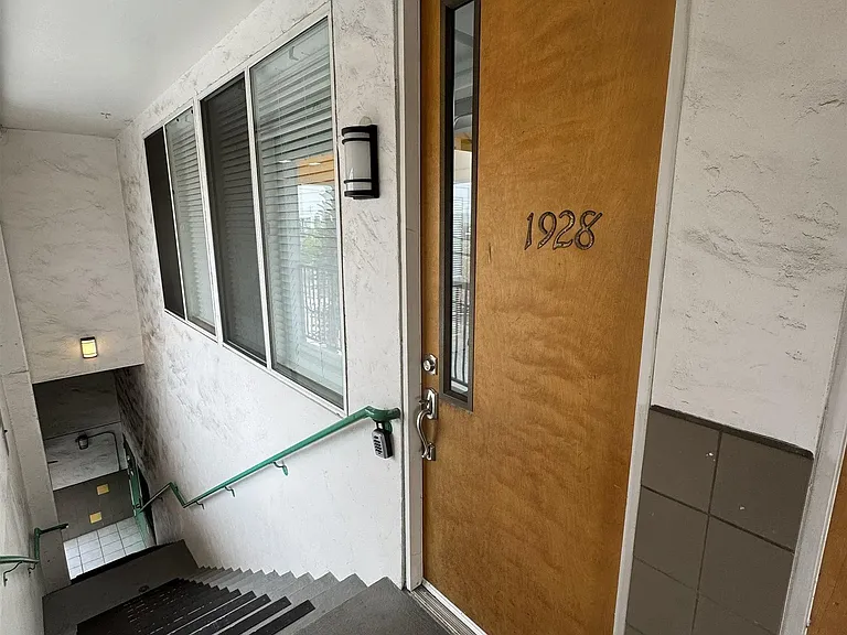 1920 Hancock St #1928 — Photo 2