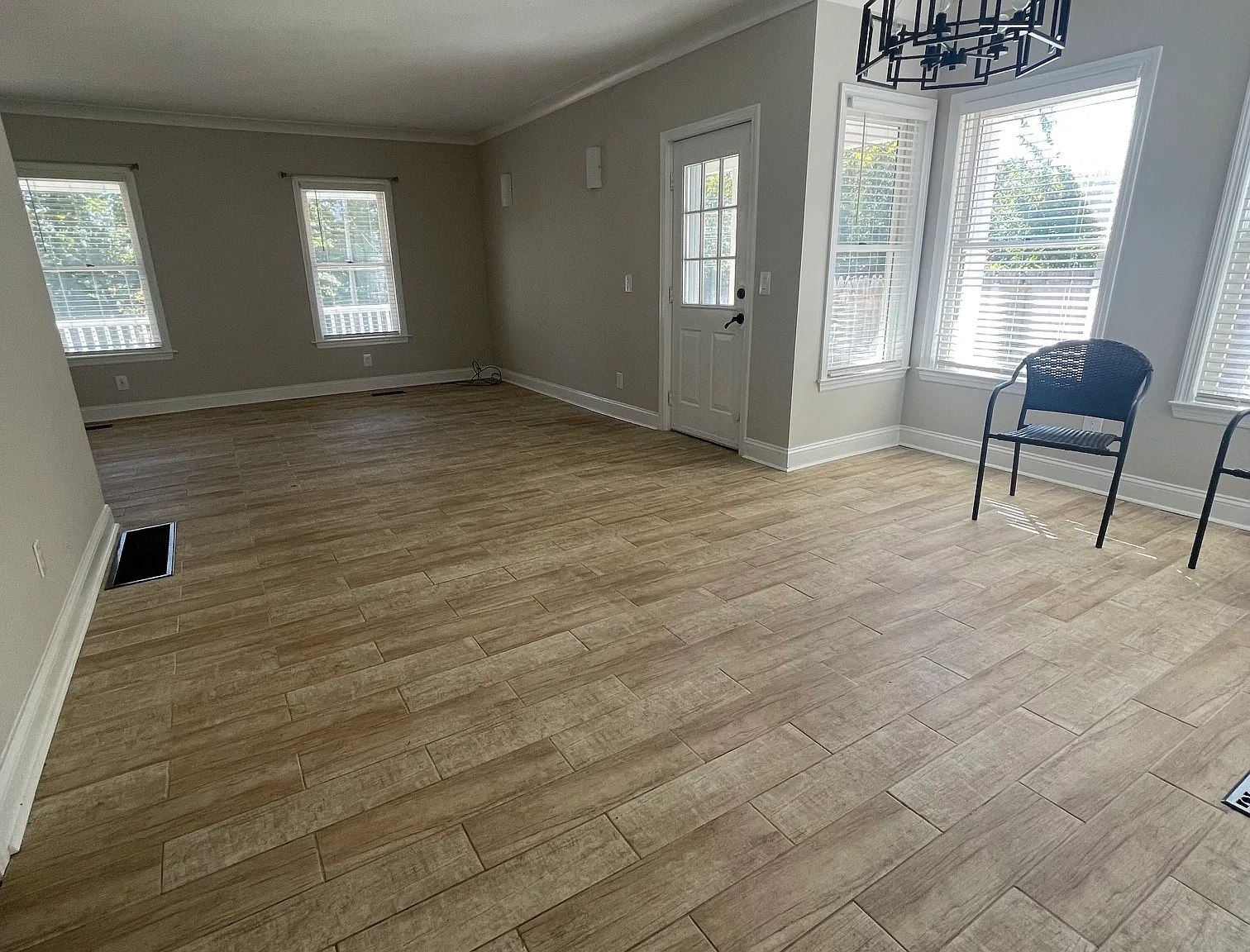 4 bed, 2318 sqft, $3,350 — Photo 3