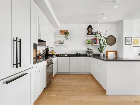 488 Sterling Place image 4 of 10