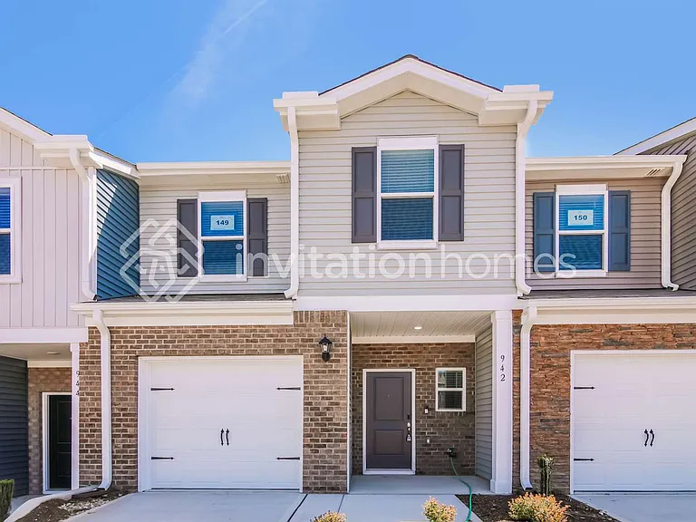 942 Greenville Way — Photo 1