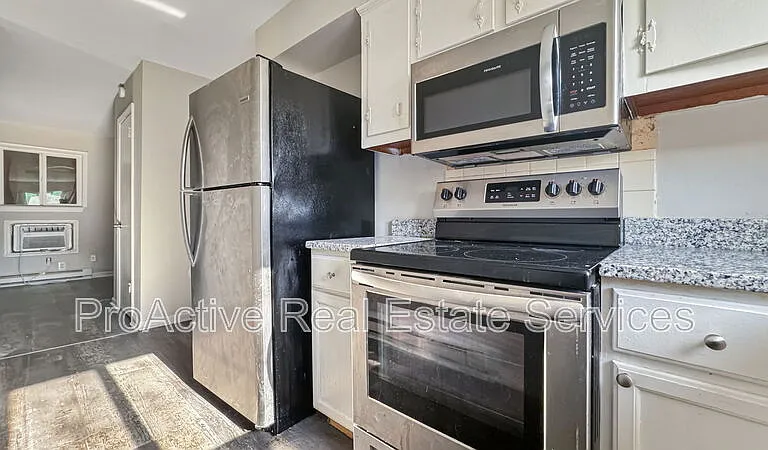 121 W 32nd St #1 — Photo 3