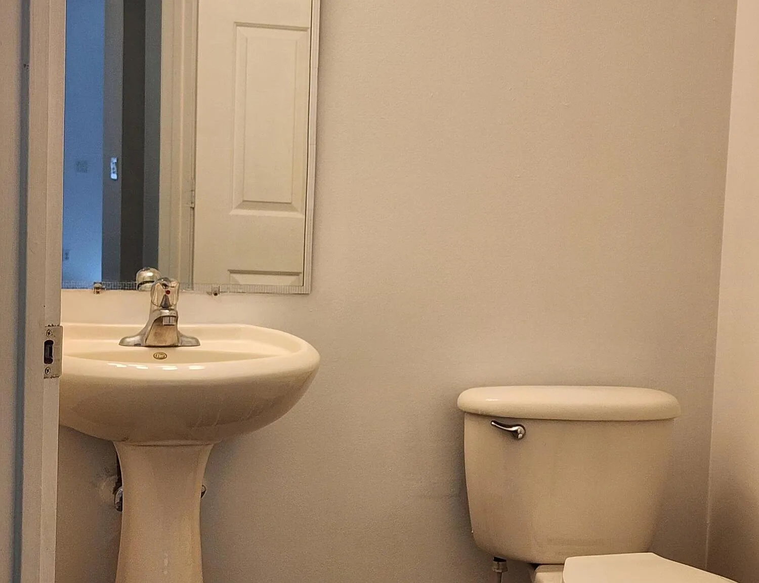 2 bed, 2.5 bath, 1293 sqft, $2,600 — Photo 3