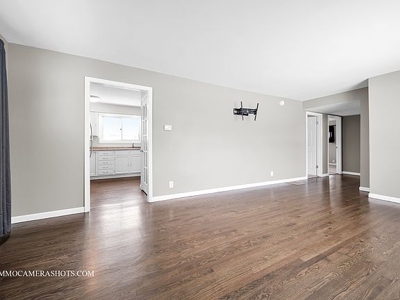 2nd image of 415 N Fairfield Ave