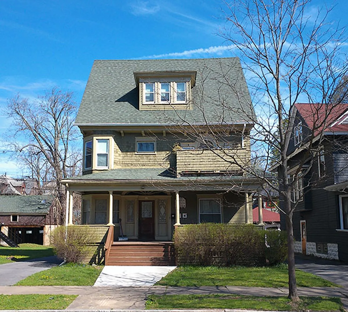 117 Concord Apt 3 - Available 8/1/27 - Unique Third Floor Apartment — Photo 2