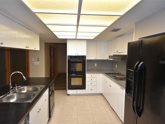 5th image of 2924 Bridlewood Dr