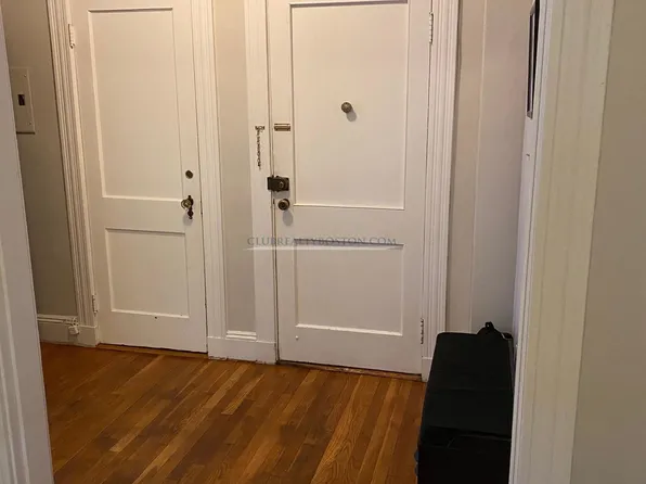 21 Sutherland Rd APT 10, Boston, MA 02135