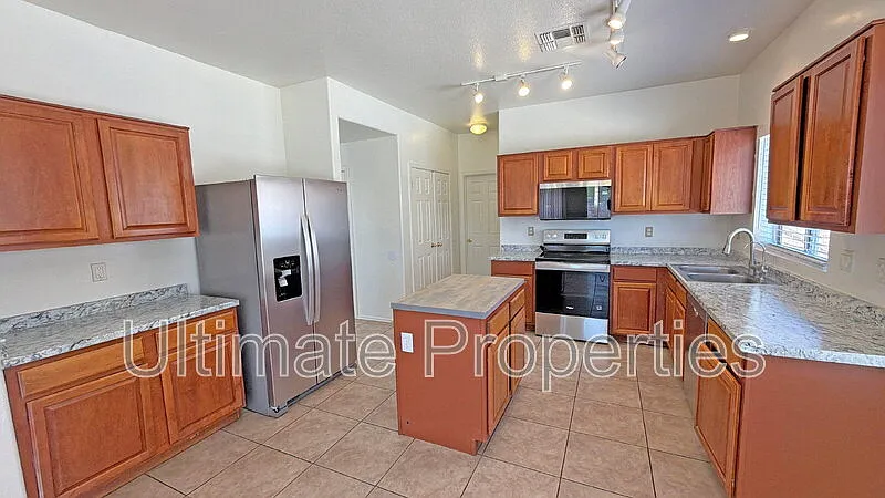 4 bed, 2.5 bath, 2119 sqft, $2,195 — Photo 1