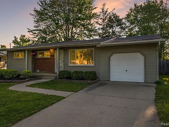 5th image of 813 Tamarac Dr