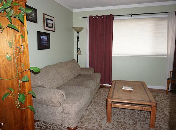 3rd image of 105 Cohosset Dr