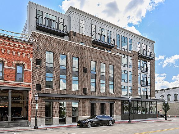 5th image of 102 N Broadway APT 505