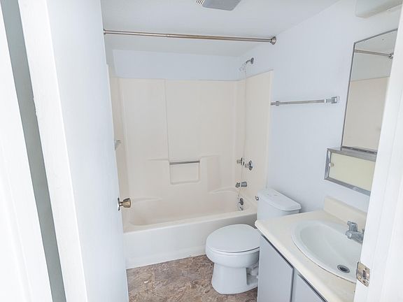 3rd image of 88-1546 Ewalu Ave #103