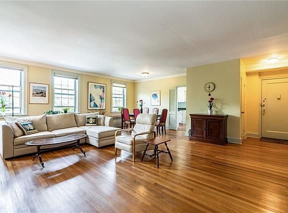5th image of 16 N Chatsworth Ave APT 312