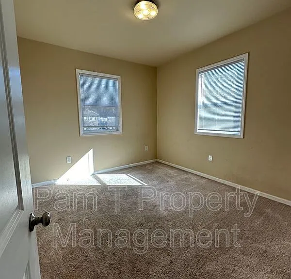 1202 E 37th St #A — Photo 14
