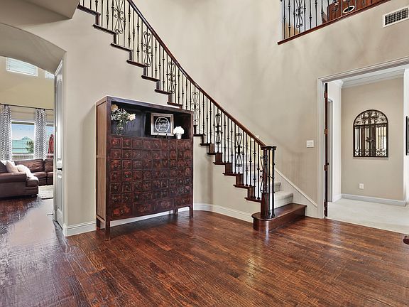 3rd image of 7217 Oakbury Ln